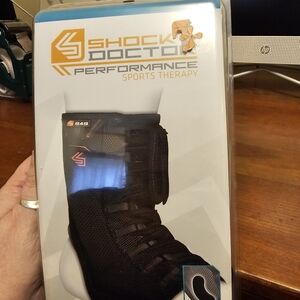 New.  Unisex Size Medium Ankle Support Lace Up